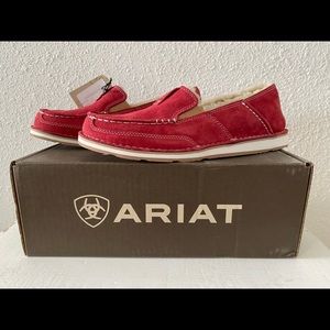 NWT Ladies Ariat Fleece Lined Strawberry Suede Cruisers - Size 9